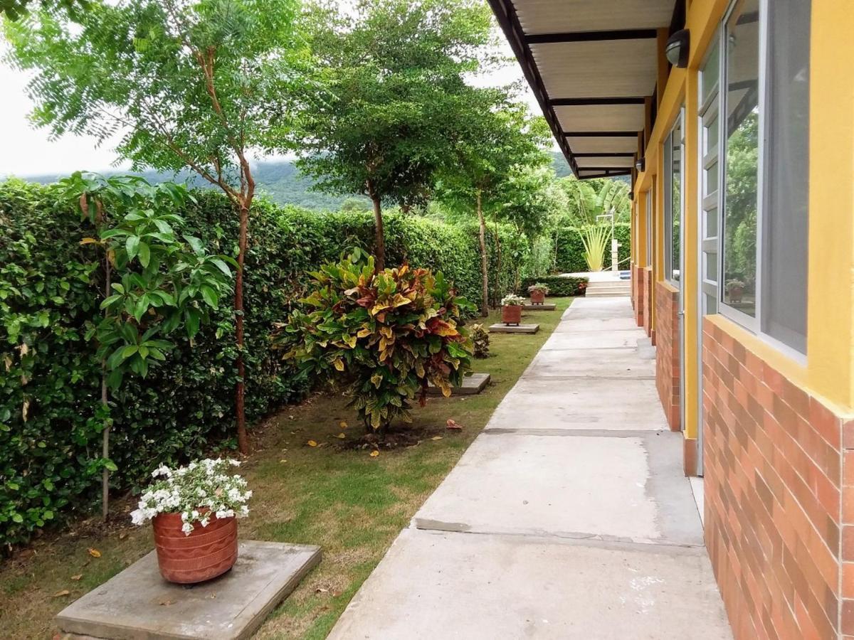Bed and breakfast C&H Casa Campestre El Oasis Ricaurte Girardot Extérieur photo