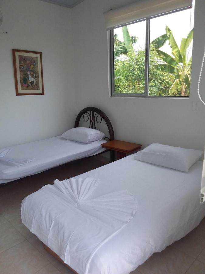 Bed and breakfast C&H Casa Campestre El Oasis Ricaurte Girardot Extérieur photo